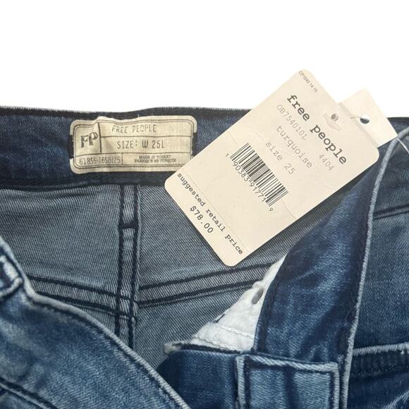 Free People Distressed Skinny Ripped Knee Jeans Blue Denim Women’s 25 Long NWT - Picture 3 of 5